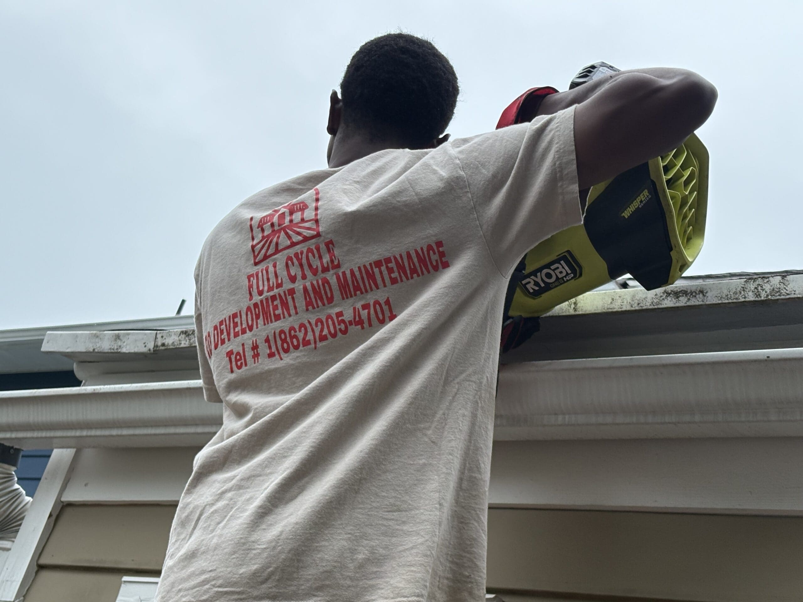Leaf Blower Cleaning Gutters